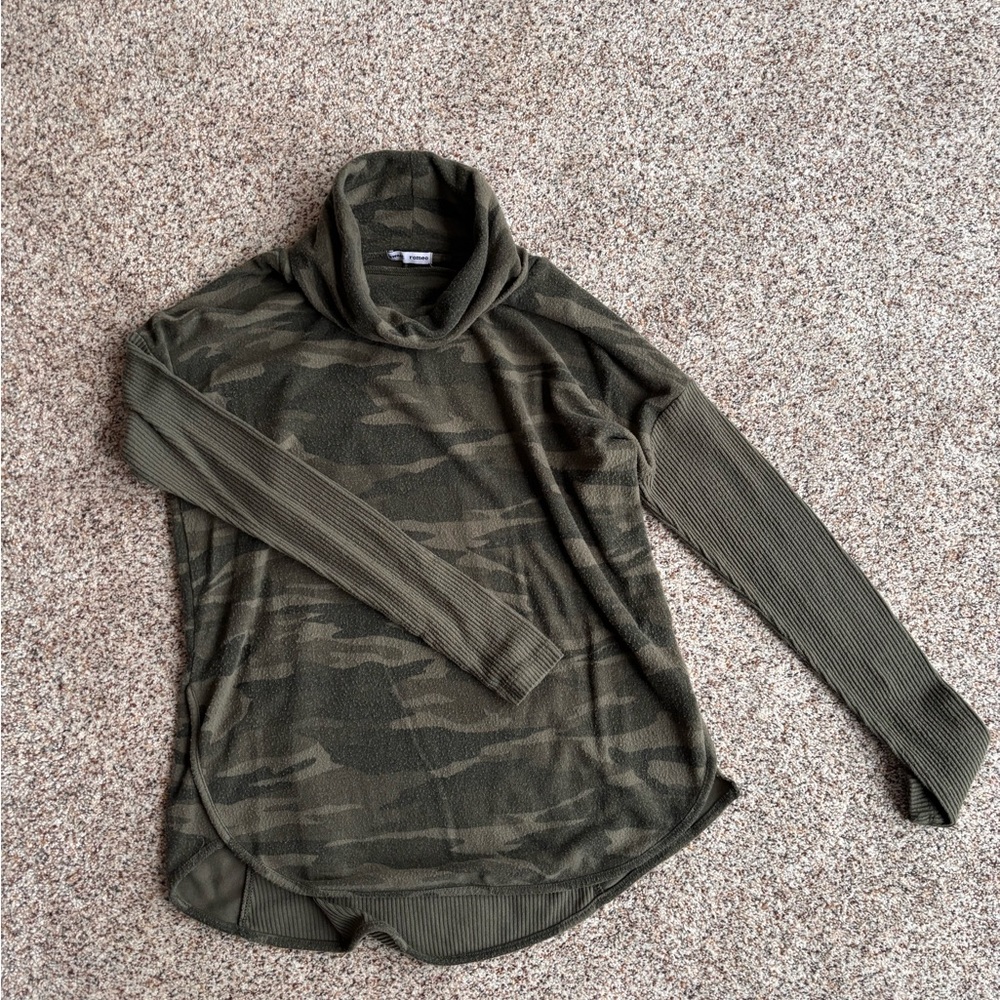 Sweet Romeo Green and Tan Turtleneck